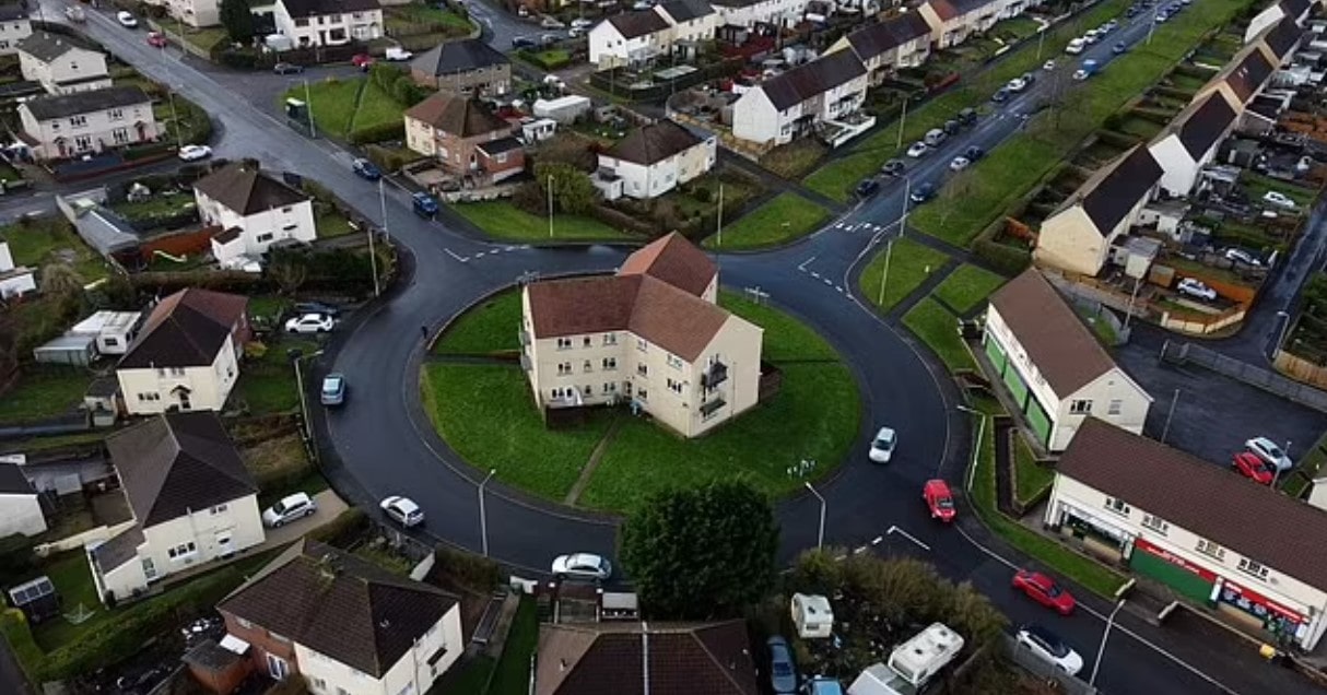 Дом на кольце в Великобритании