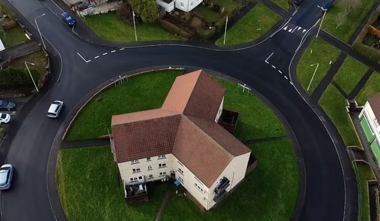 Дом на кольце в Великобритании