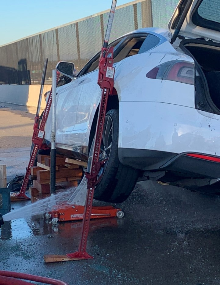 Потушить Tesla сложнее, чем частный дом