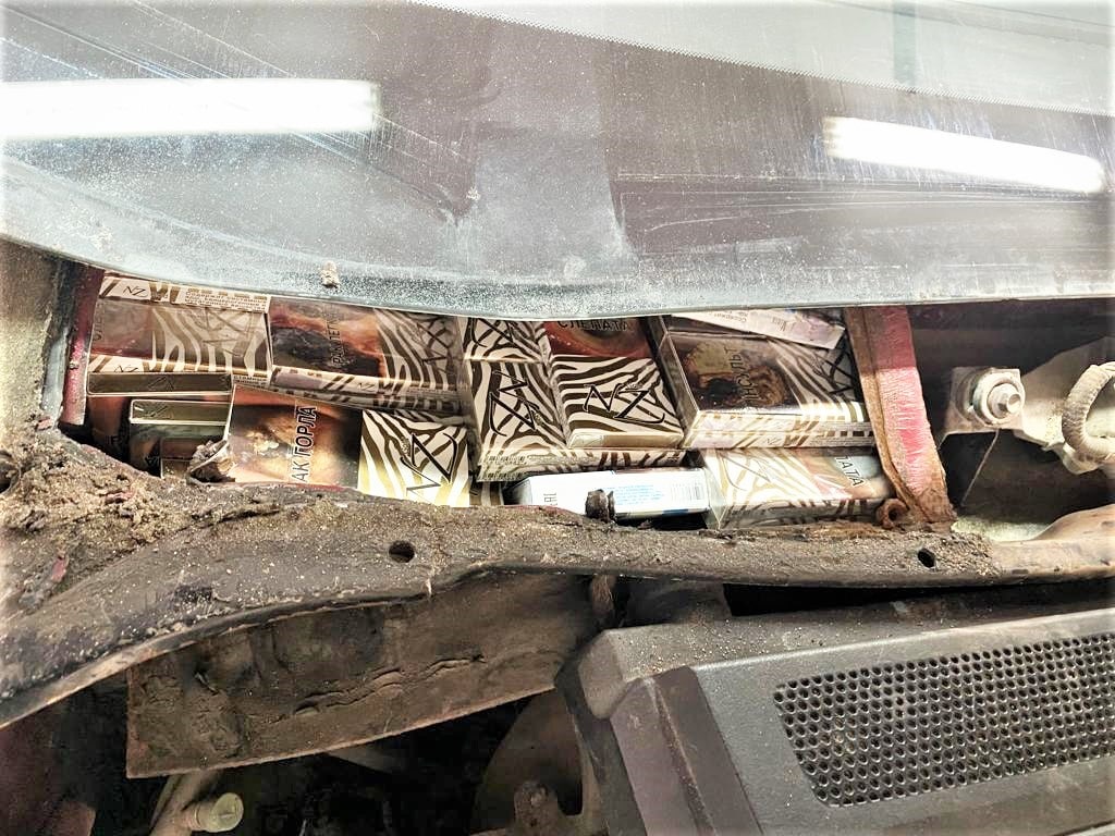 Тайники с сигаретами в Mazda CX7