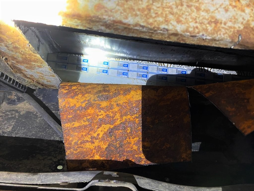 Тайники с сигаретами в Mazda CX7