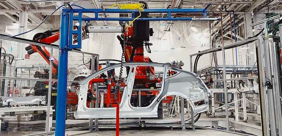 В Toyota разобрали Tesla