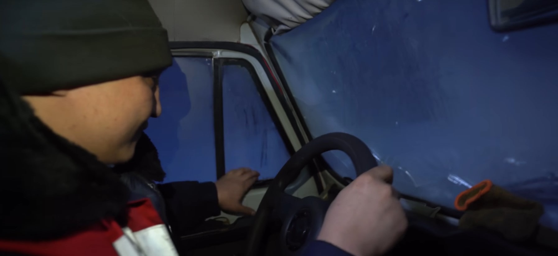 Как заводят автомобили в минус 50 в Якутии