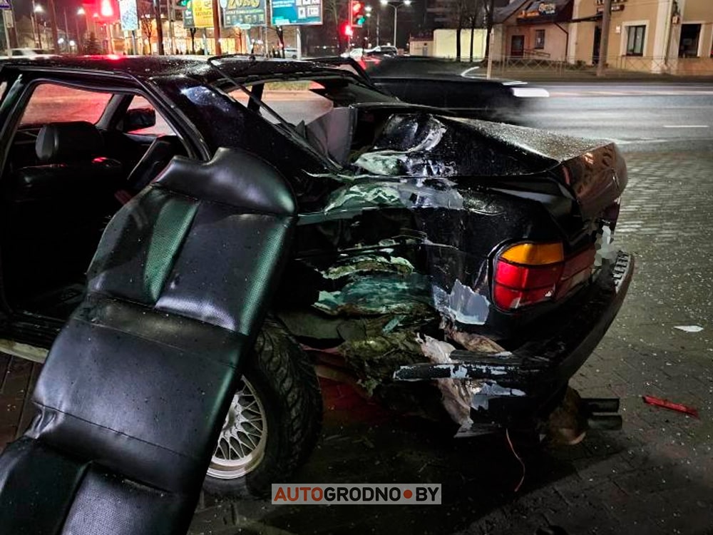 В Гродно в ДТП попала БМВ - кольцо филармонии