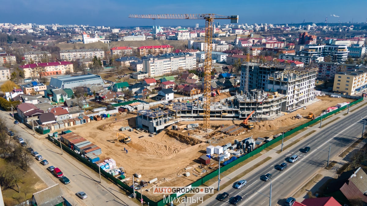 Новый дом вдоль улицы Советских пограничников