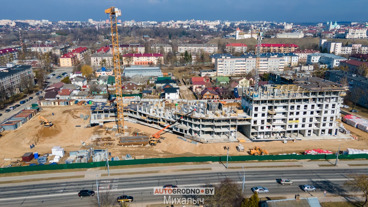 Новый дом вдоль улицы Советских пограничников