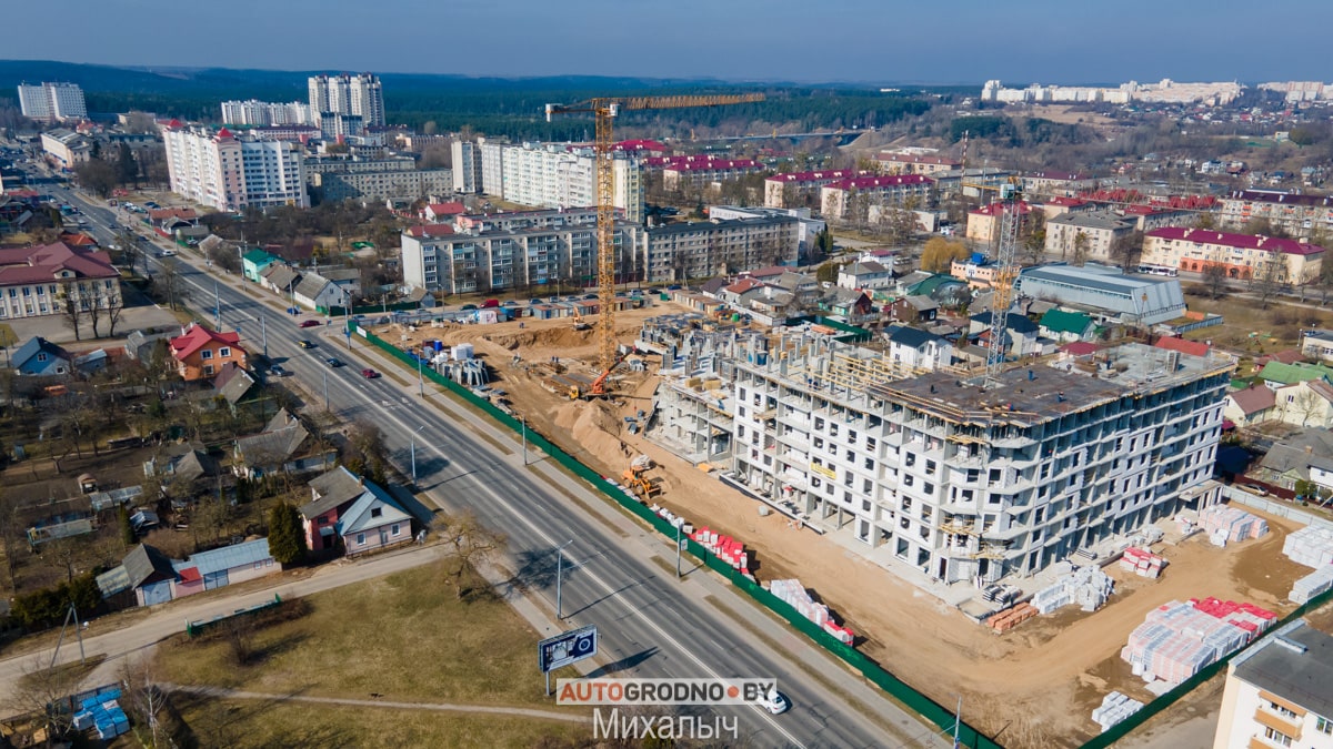 Новый дом вдоль улицы Советских пограничников