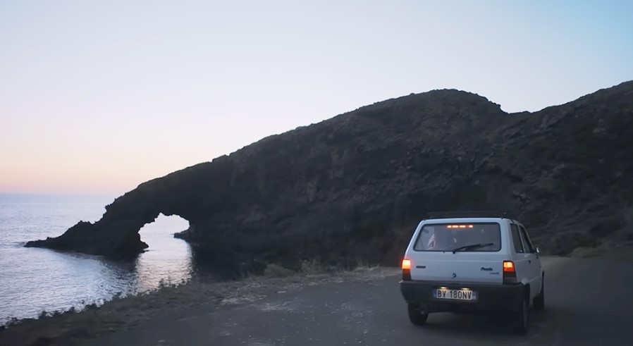 История острова в Италии, на котором зарегистрировано больше автомобилей Fiat Panda, чем жителей