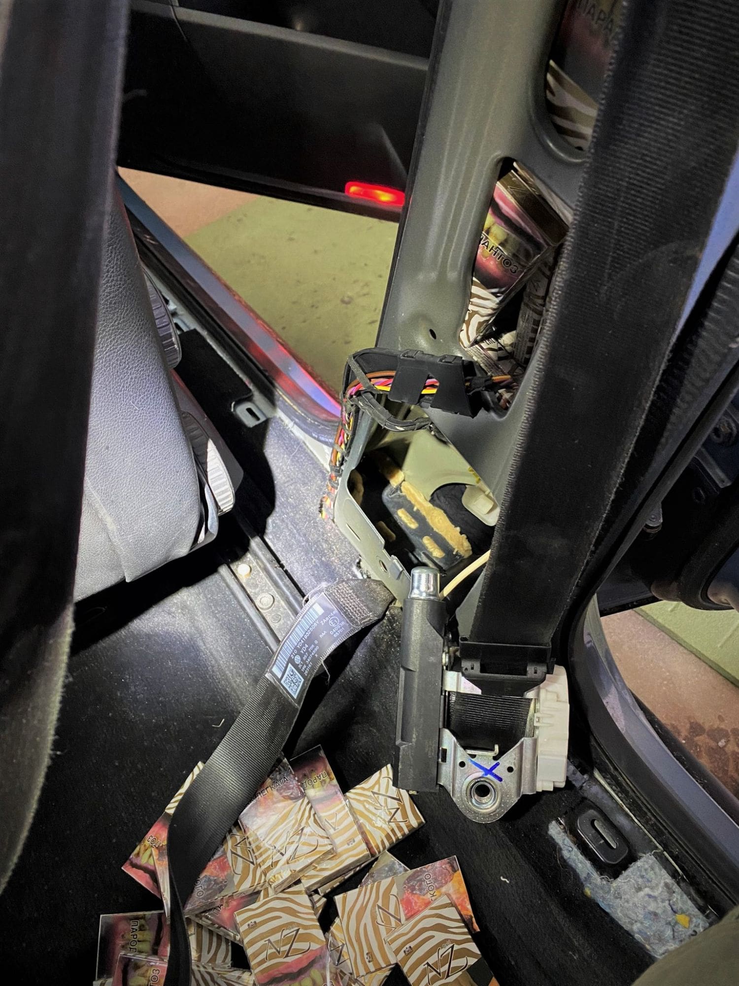 тайники для сигарет в VW Passat