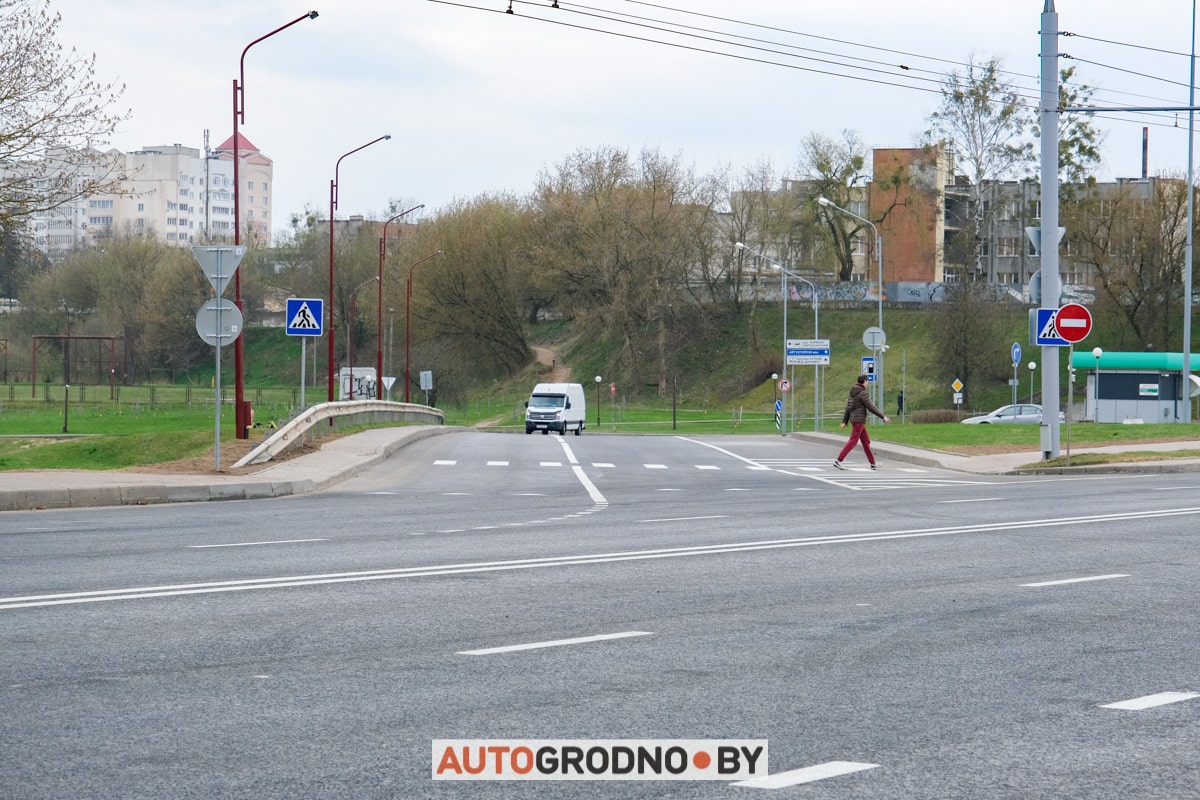 По Новому мосту в Гродно поехали первые автомобили. Репортаж при свете дня