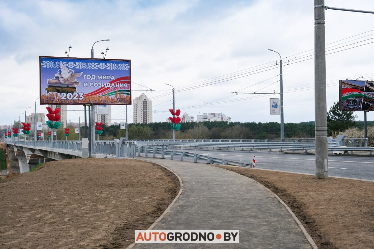 По Новому мосту в Гродно поехали первые автомобили. Репортаж при свете дня
