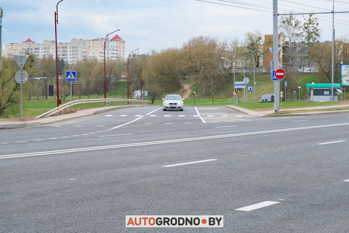 По Новому мосту в Гродно поехали первые автомобили. Репортаж при свете дня