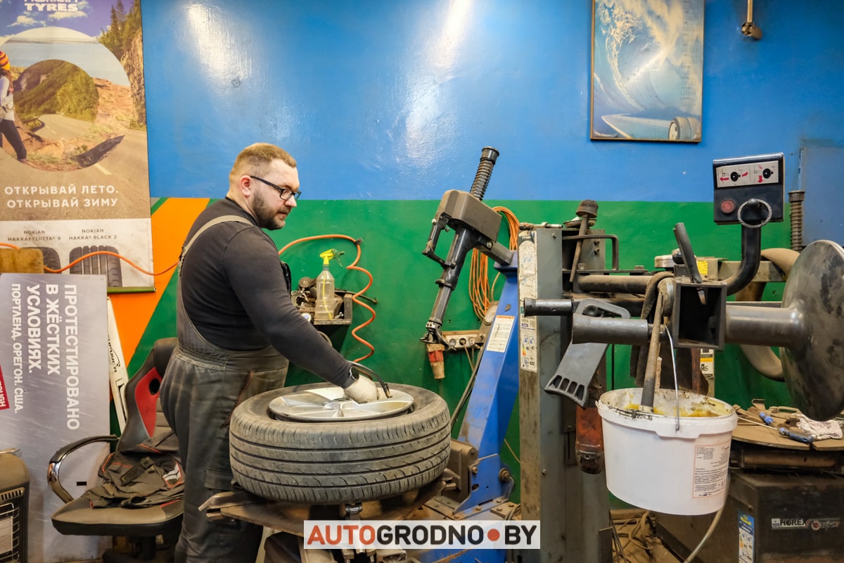 Директор шиномонтажа учит НЛП, чтобы лучше общаться с клиентами