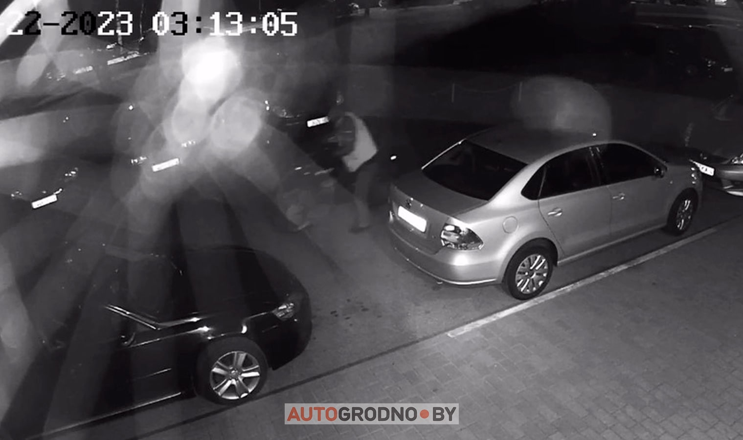 В Гродно уганли мотоцикл Минск. Это засняла камера на видео