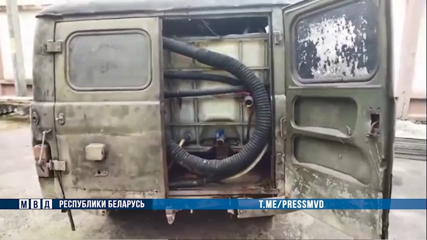 Белорусы собрали мобильный самогонный заводик