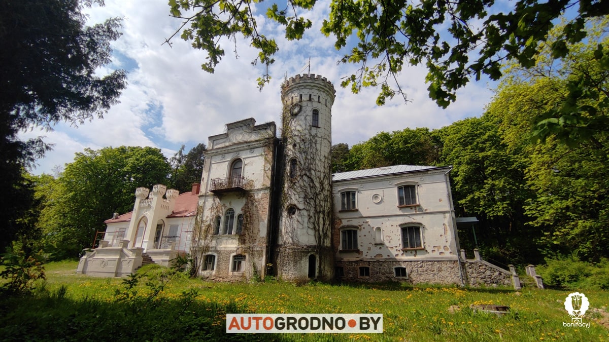 Усадьба Сегеней и разрушенная церковь