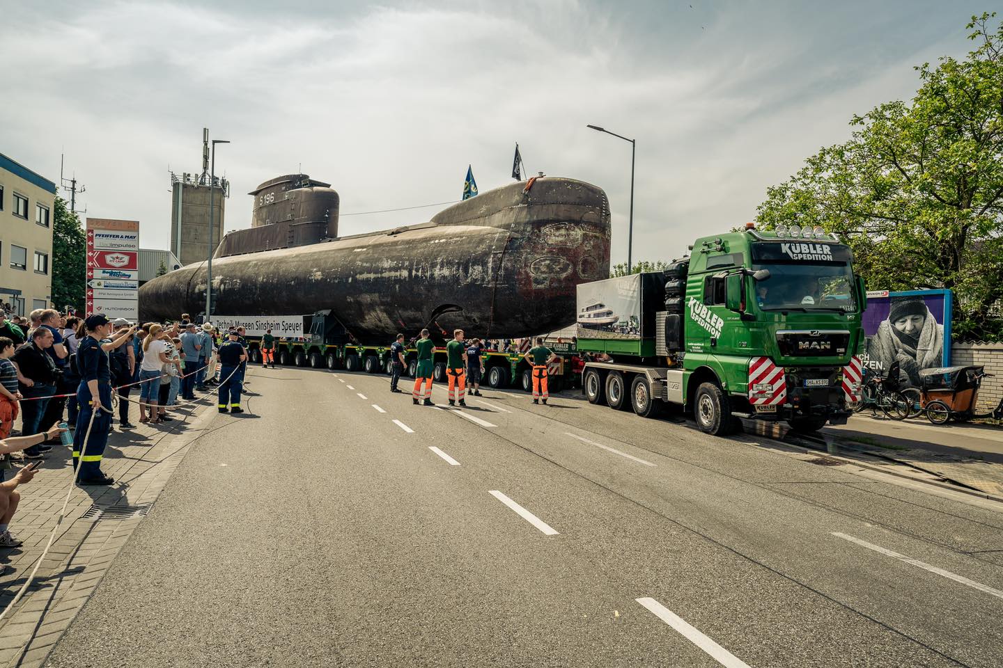 Транспортировка огромных грузов - подводная лодка Германия