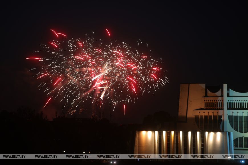 9 мая в Гродно завершился салютом. Посмотрите, каким