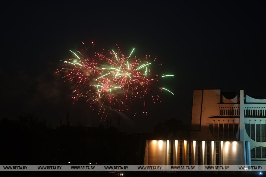 9 мая в Гродно завершился салютом. Посмотрите, каким