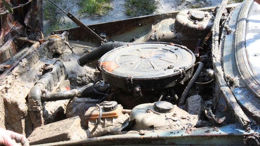 BMW 35 лет пролежала на дне реки. Вероятно, это автомобиль спецслужб