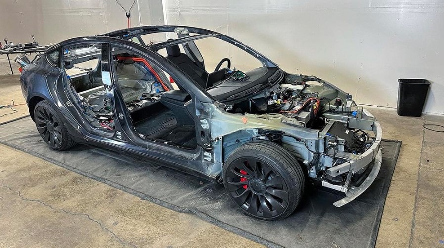 Разобрал Tesla Model 3