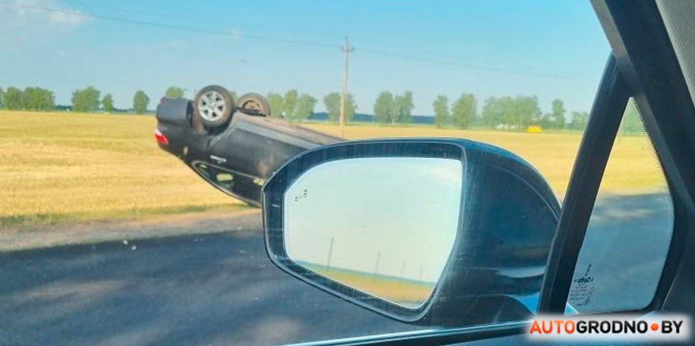 между Мостами и Скиделем перевернулся Nissan