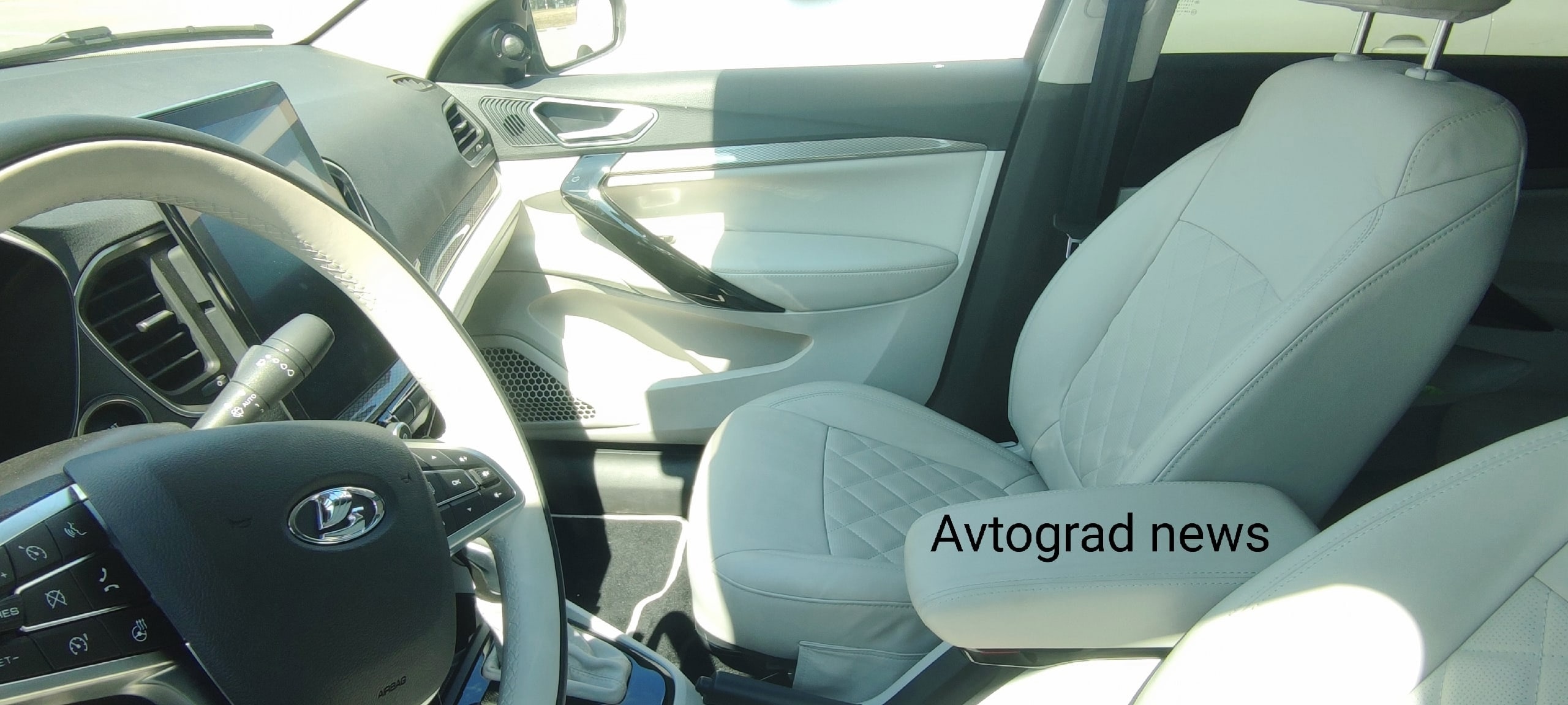 Россияне показали авто для своих чиновников – Lada Aurus будет такой