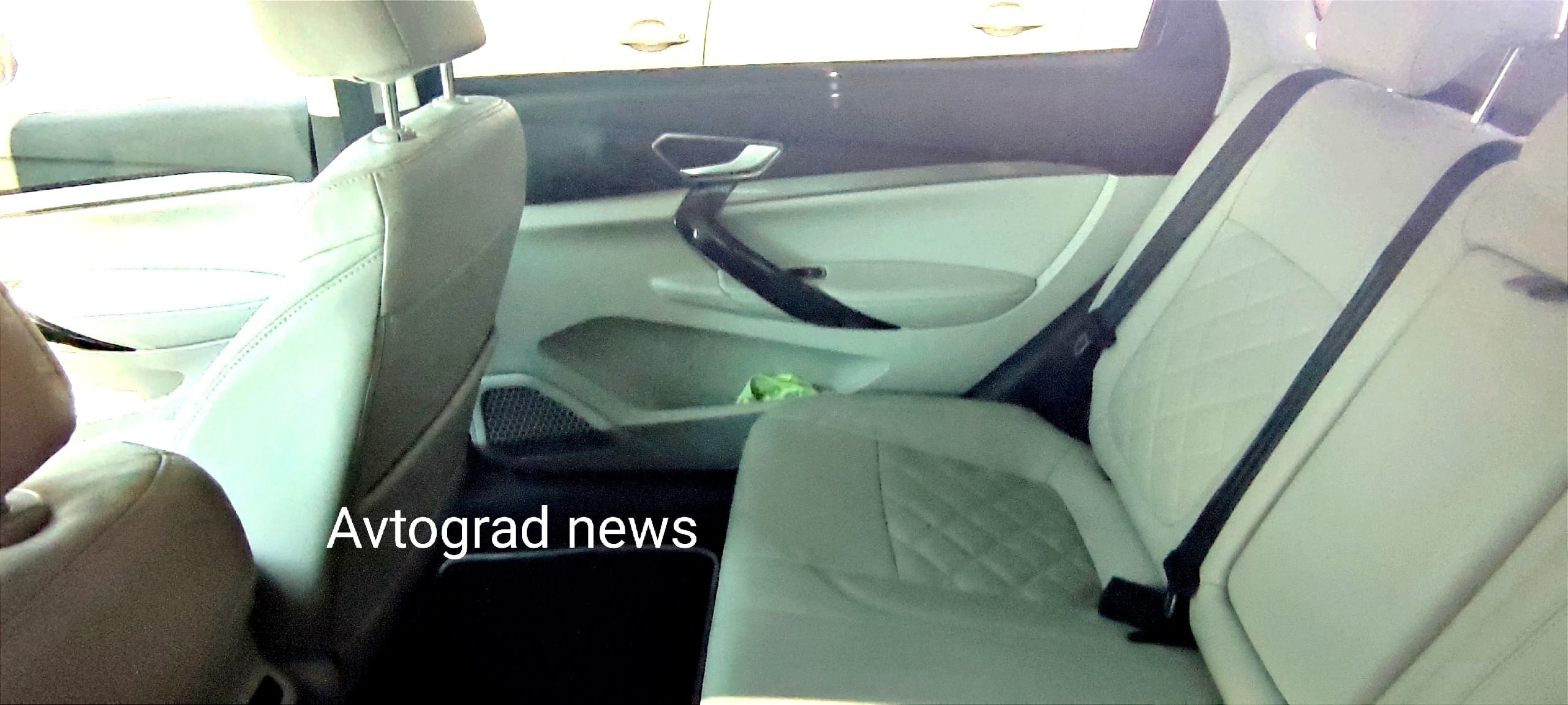 Россияне показали авто для своих чиновников – Lada Aurus будет такой