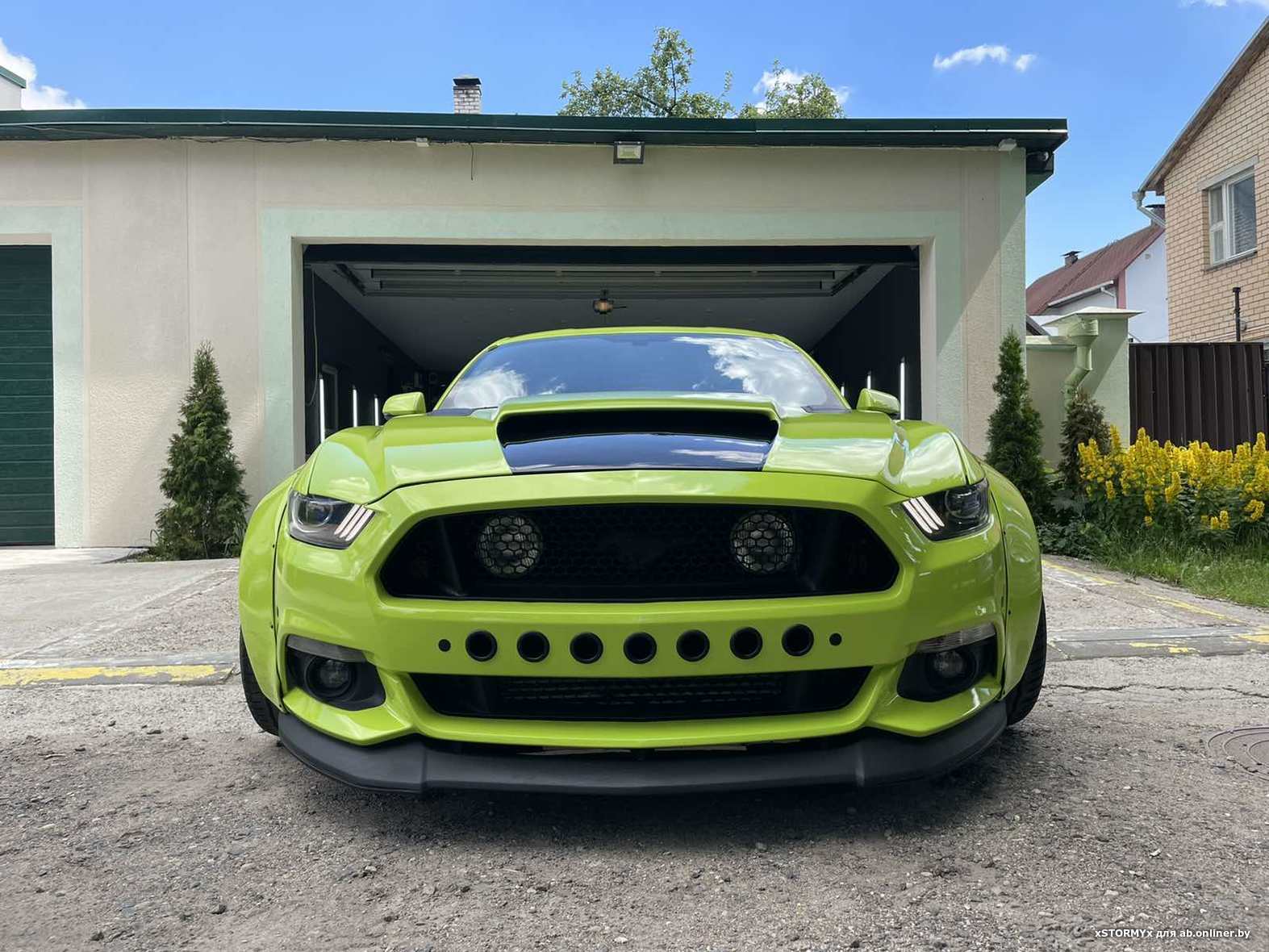 Крутой белорусский Ford Mustang найден заброшенным во дворах Минска