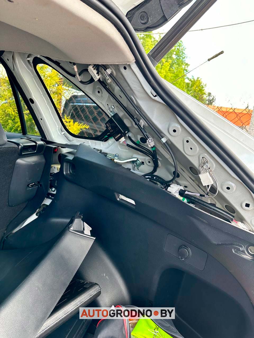 под Варшавой нашли угнанную Toyota с белорусскими номерами. Вот как она теперь выглядит