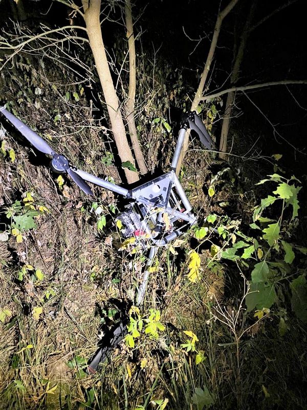 Литовским пограничникам контрабанда упала с неба прямо в руки