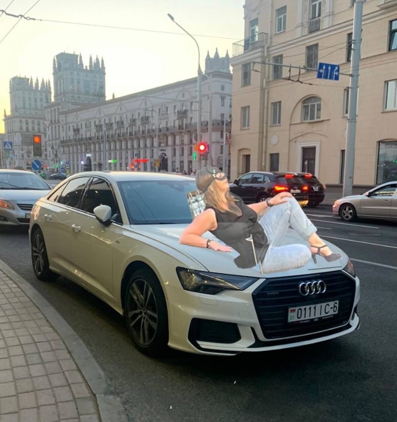 В Беларуси новый мем. И им стала женщина-кошка