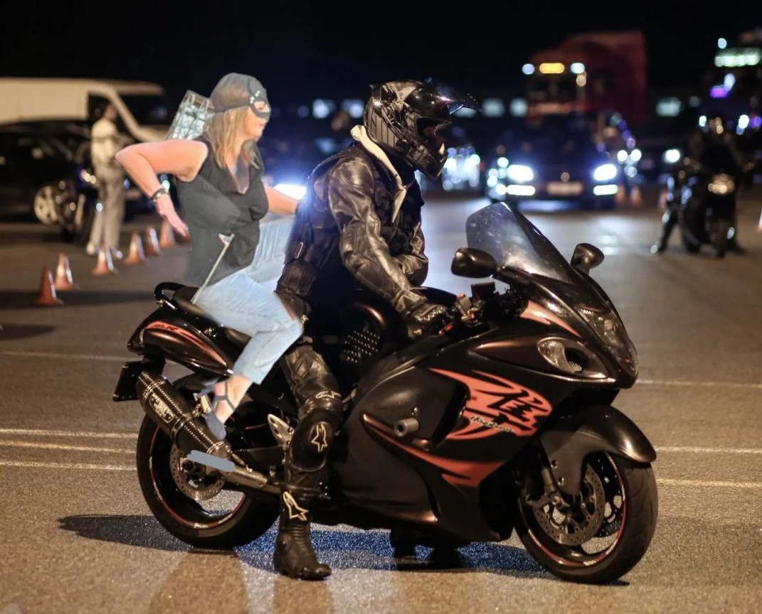 В Беларуси новый мем. И им стала женщина-кошка