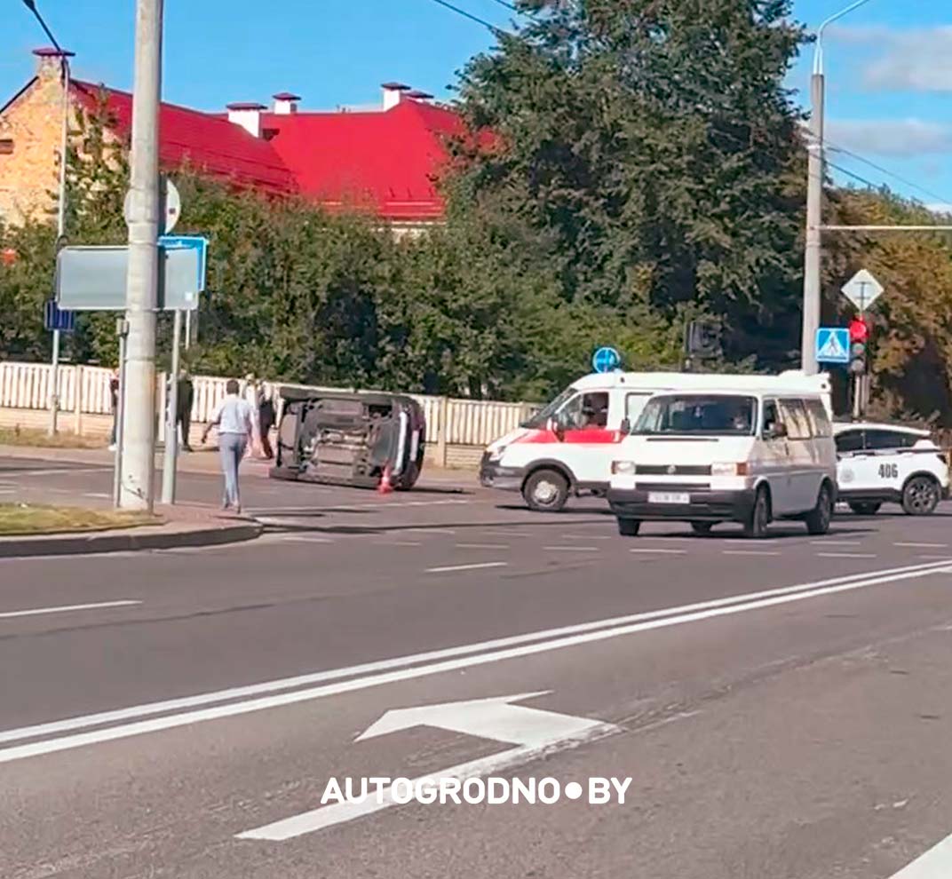В Гродно опрокинулся Renault