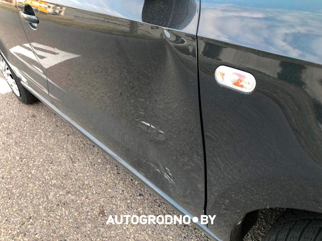 День сурка: мужчине снова побили VW Polo, снова на Пестрака, а виновник снова скрылся. Отзовется на этот раз?