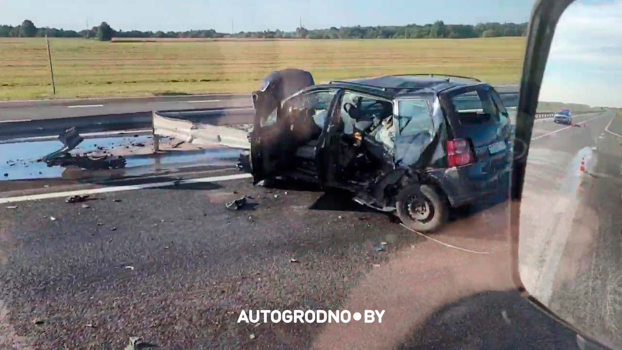 Смертельная авария на трассе М6: Volkswagen прошило отбойником у поворота на Бали