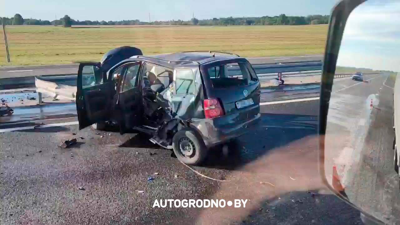 Смертельная авария на трассе М6: Volkswagen прошило отбойником у поворота на Бали