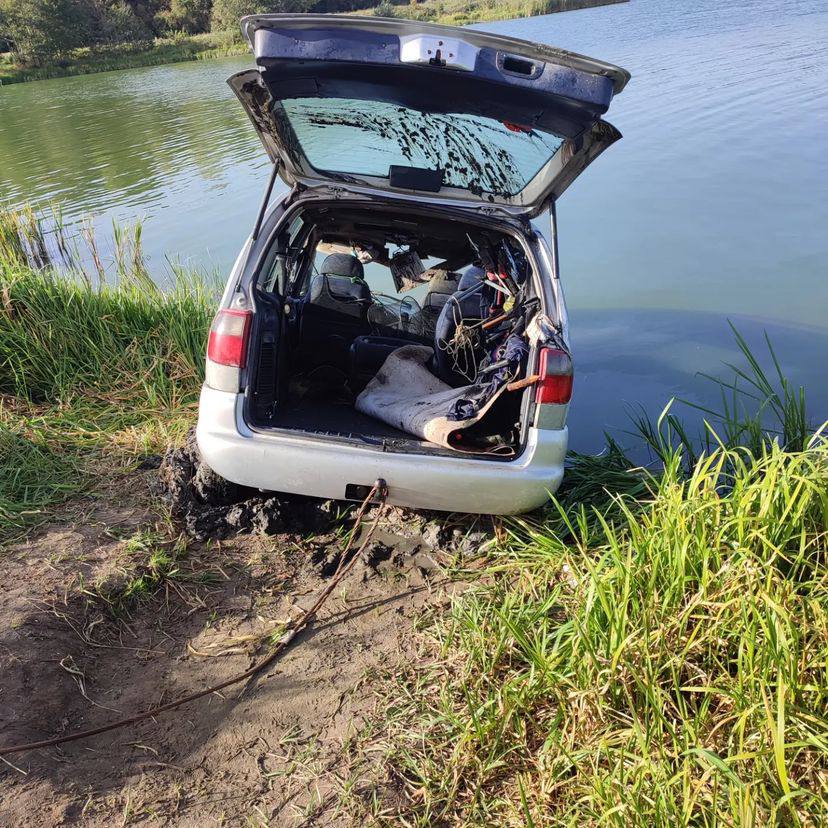 Сморгонь автомобиль под водой в озере