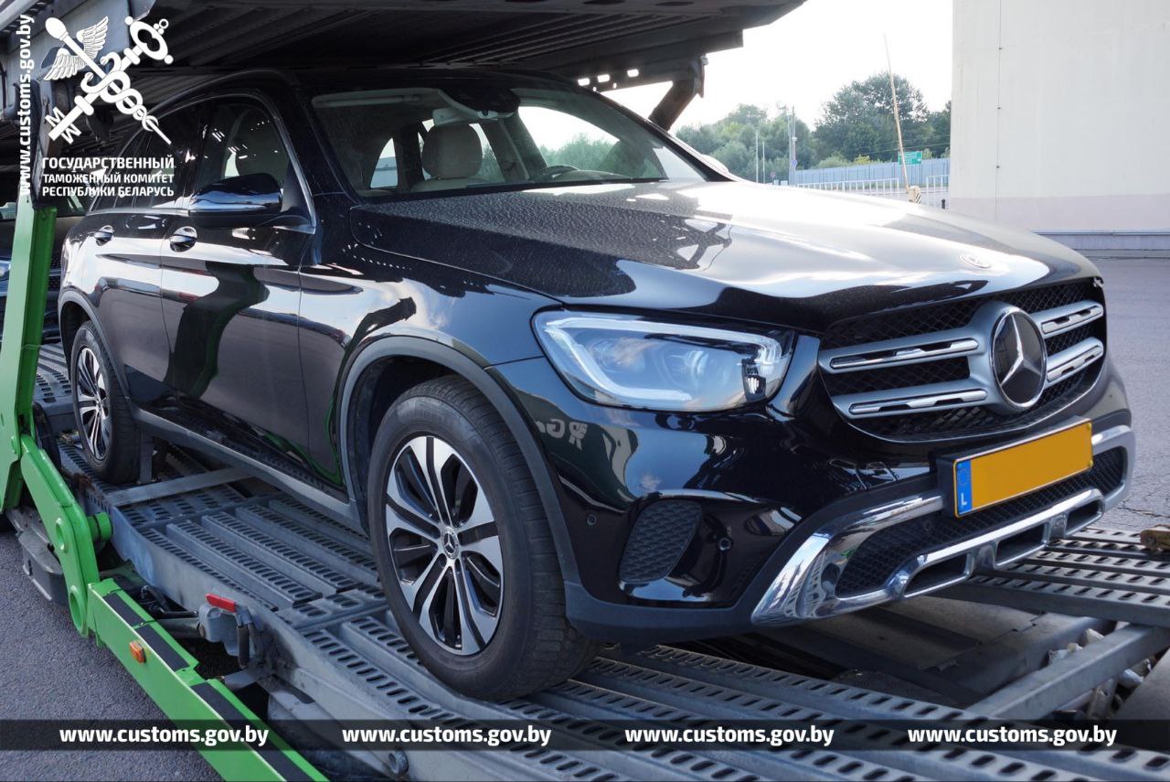 Таможня задержала партию премиальных кроссоверов. Перевозчик в 2 раза ошибся с их стоимостью