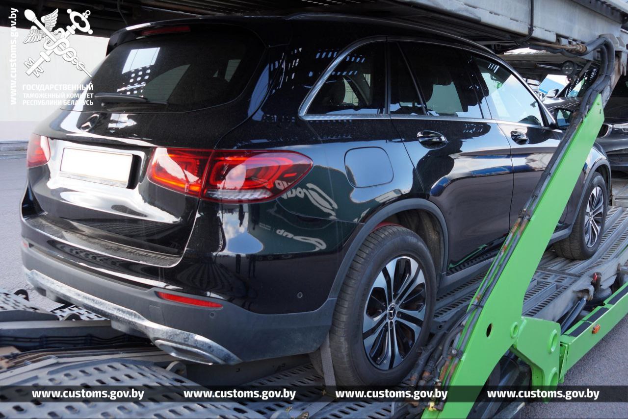 Таможня задержала партию премиальных кроссоверов. Перевозчик в 2 раза ошибся с их стоимостью