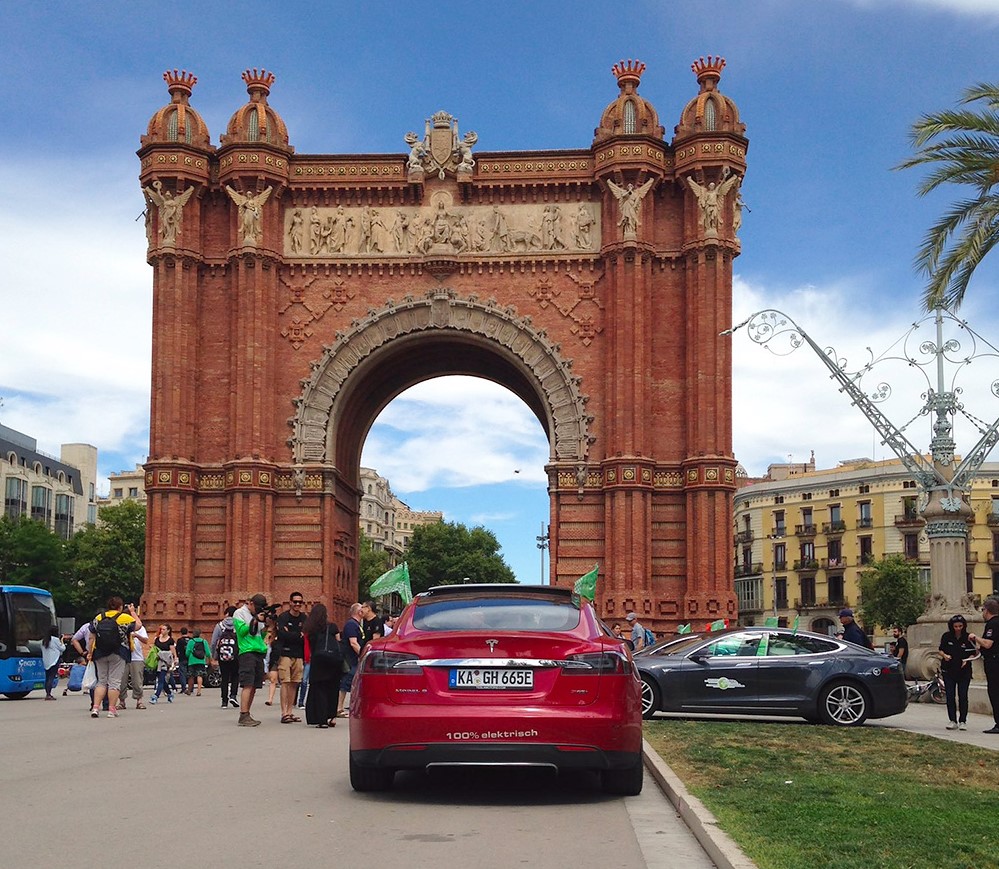 Рекордный пробег Tesla