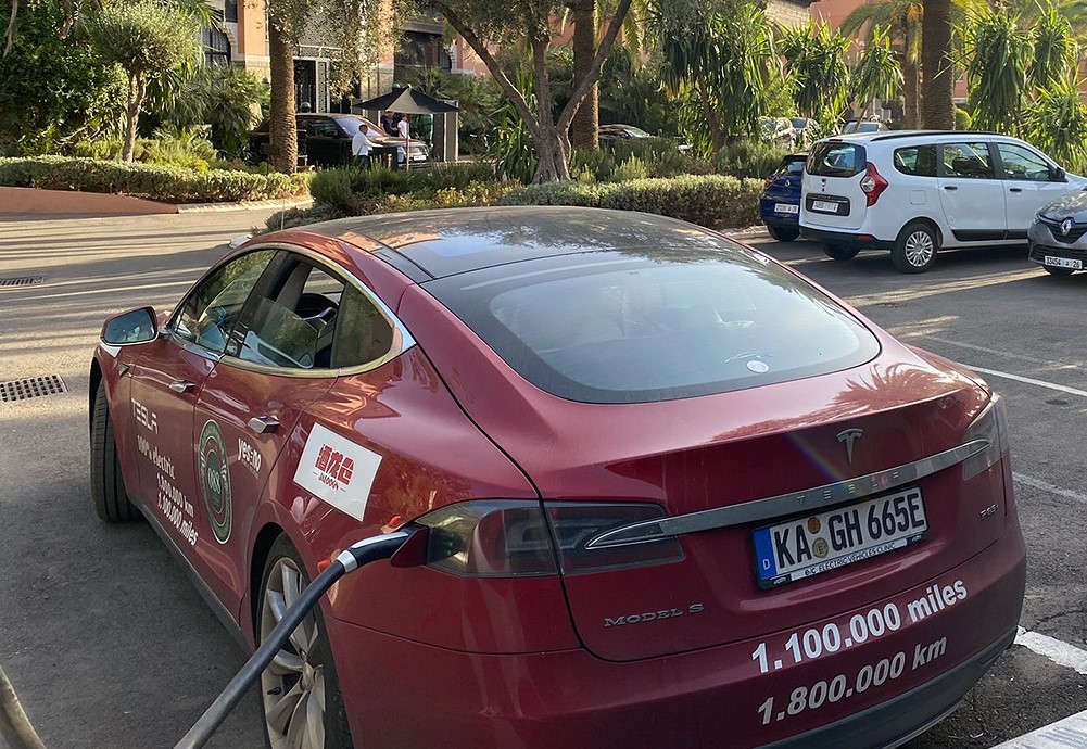 Рекордный пробег Tesla