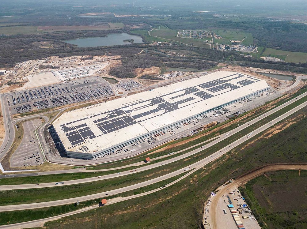 Tesla заново изобретает автомобилестроение: гигапресс будет создавать почти всю нижнюю часть авто в виде одной детали