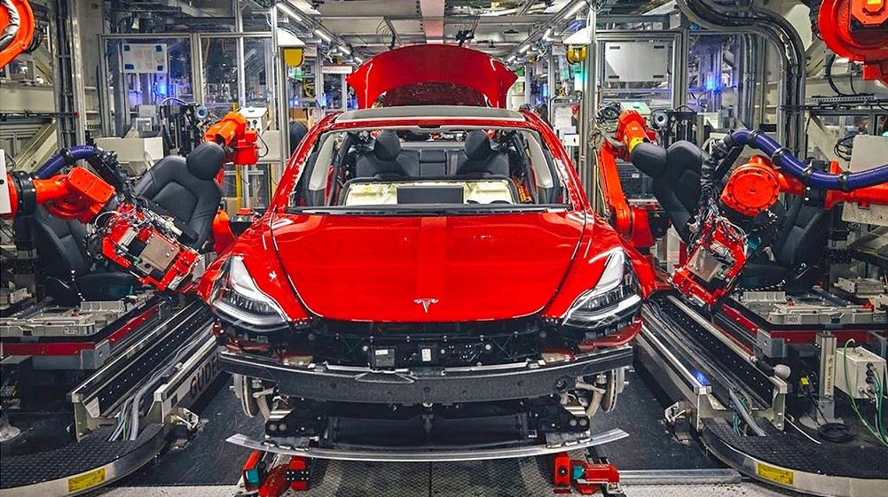 Tesla заново изобретает автомобилестроение: гигапресс будет создавать почти всю нижнюю часть авто в виде одной детали