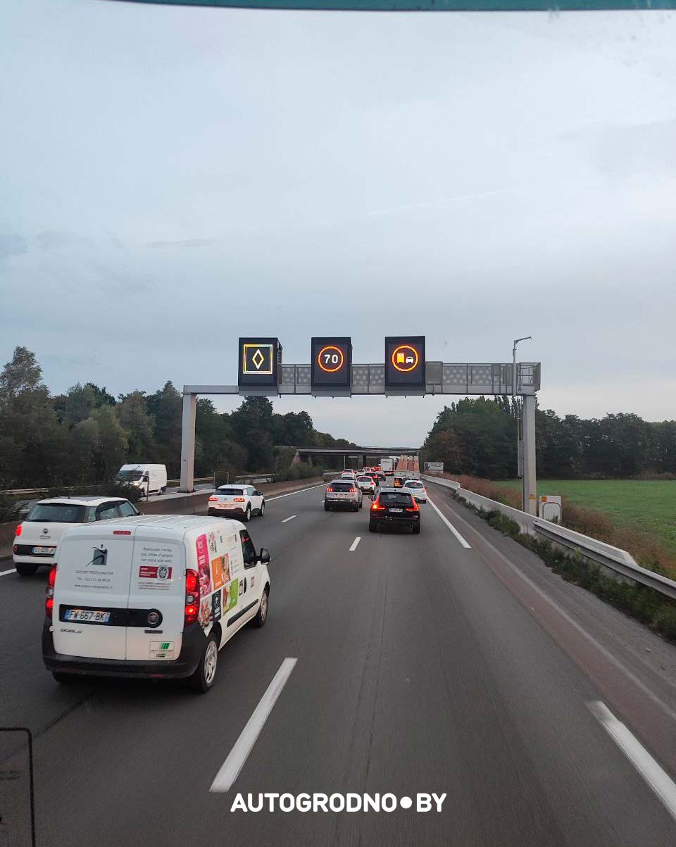 Водитель дальнобойщик из РБ: европейцы повально игнорируют новый знак на дорогах Франции