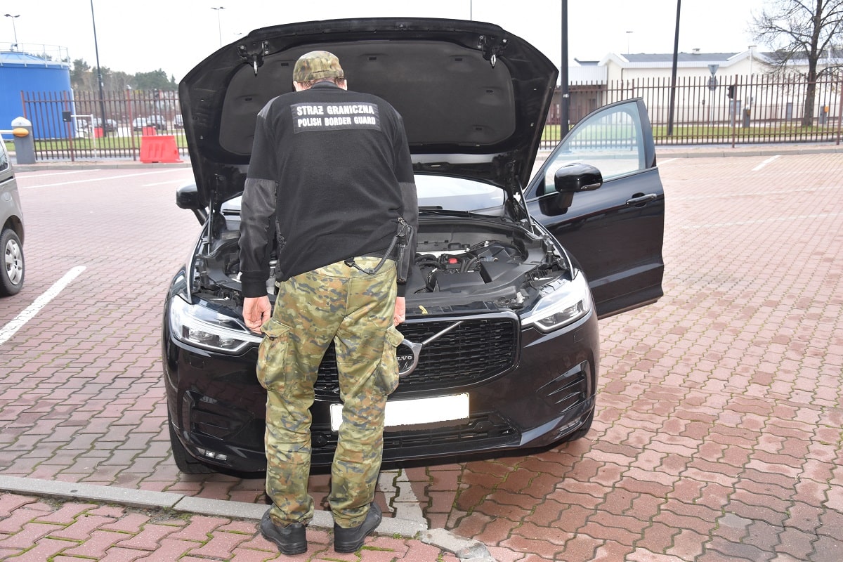 Белорус перегонял Volvo, угнанный в Германии