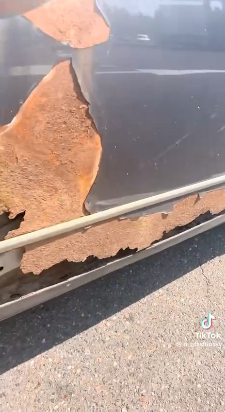 Ржавый Фольксваген Пассат в Беларуси