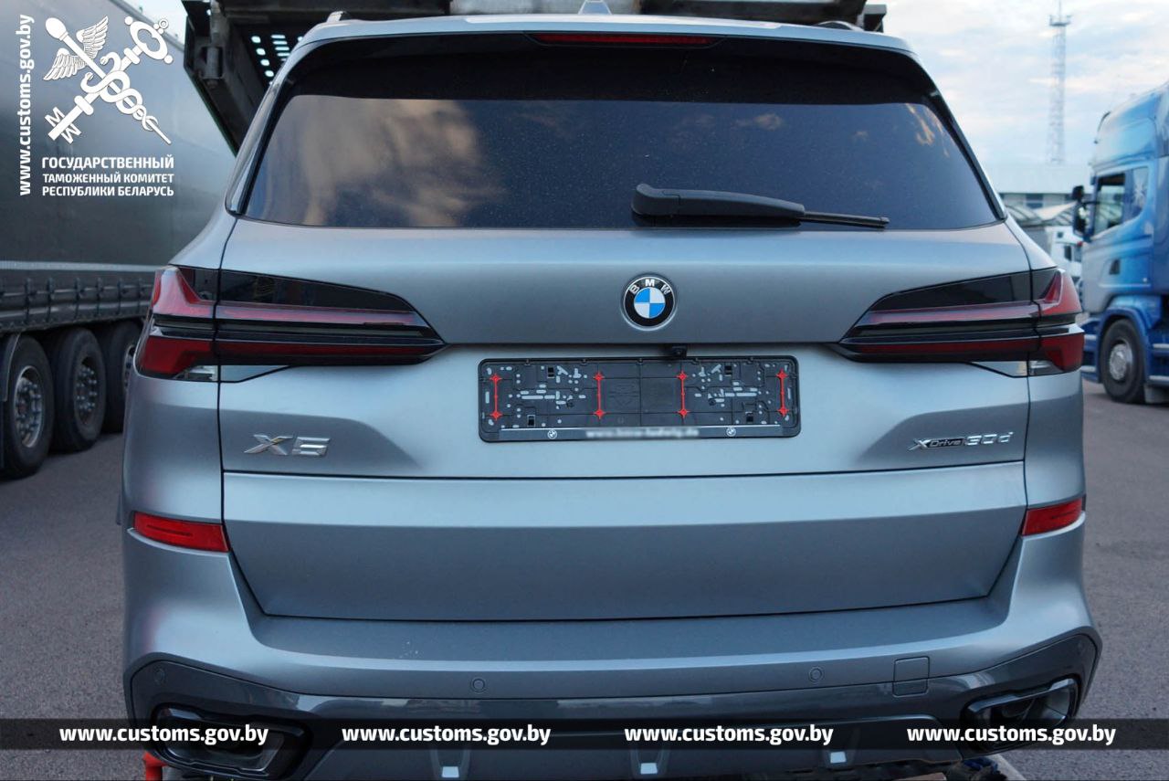 В Беларусь пытались привезти BMW X5 2023. На таможне решили, что стоимость новинки слишком занижена