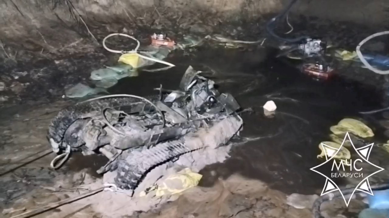 Из реки Щара вытянули артиллерийский тягач,  затонувший в начале войны