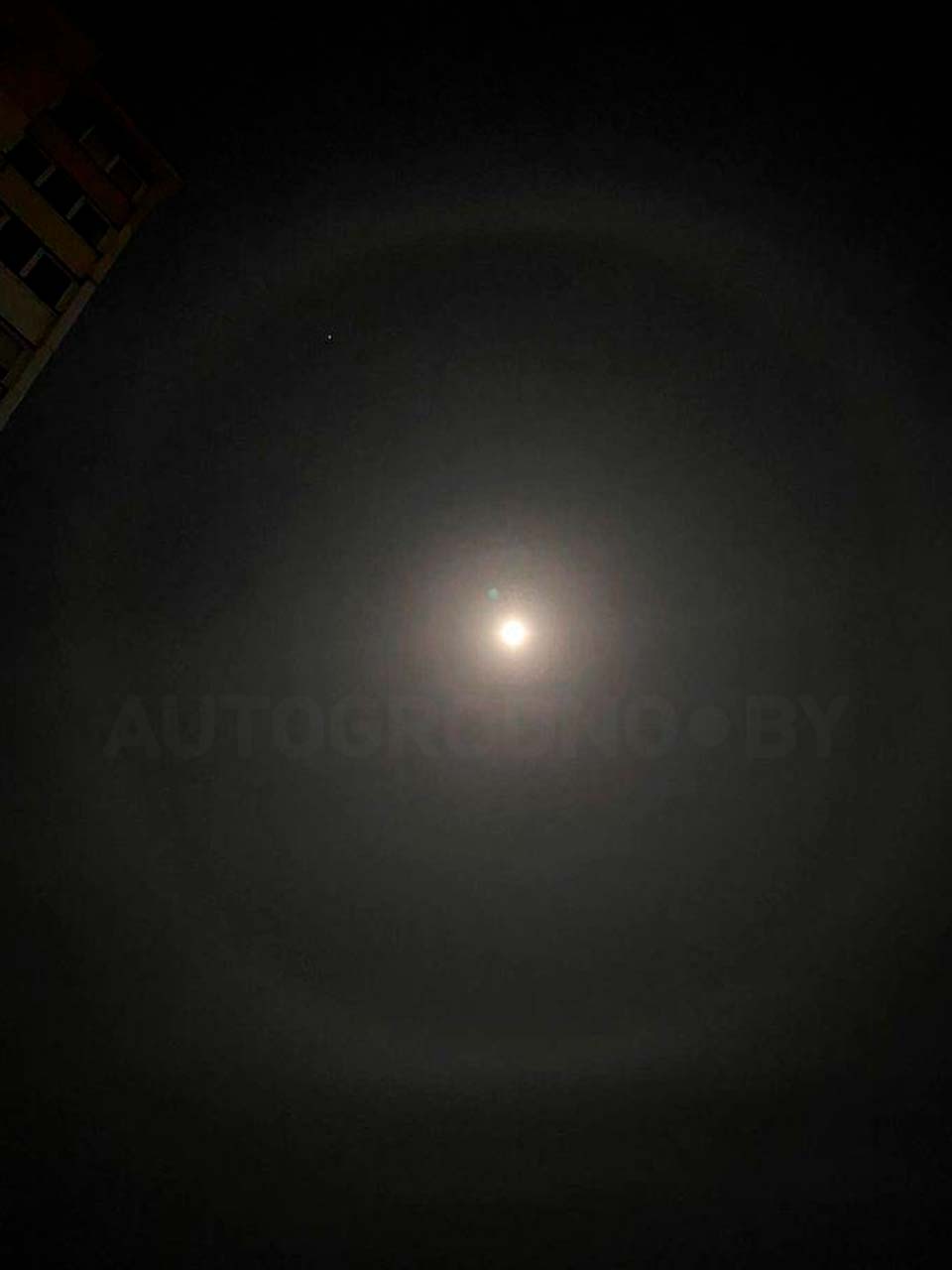 Ночная красота: над Гродно наблюдают редкое лунное гало